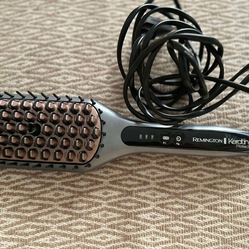 Remington Electric Brush Straight Brush Keratin Protect used for straightening