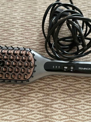Remington Electric Brush Straight Brush Keratin Protect used for straightening
