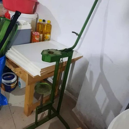 Hand Bottle Capper like new for Natural Cork