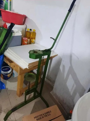 Hand Bottle Capper like new for Natural Cork
