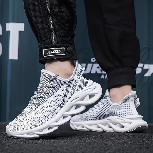 Shoes model 2026 size 44 new, sport style, white and black