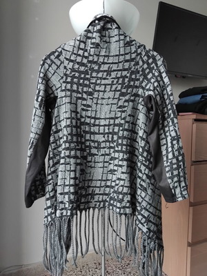Asymmetric knitted cardigan with fringes, black and grey