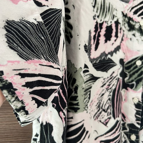 Monki short-sleeve shirt with 80s designs like new, viscose fabric