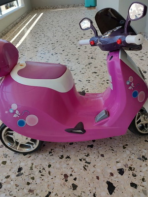 Electric children's tricycle motorcycle like new