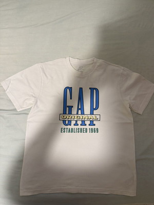 Gap men's t-shirt like new, medium, white and blue