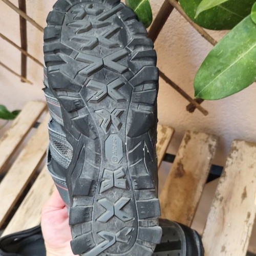 Hi-Tec M-D Traction outdoor caged sandals size 42, grey