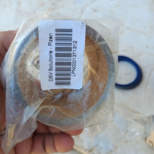 JCB 4CX spare parts central rings and seals new