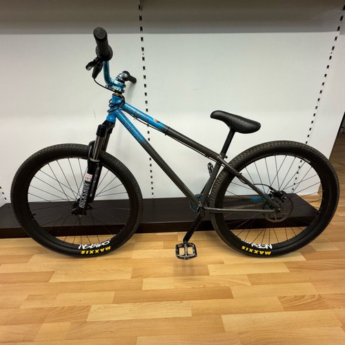 Nsbikes Custom Dirtjump Bike like new, 26 Inch, hydraulic disc brakes