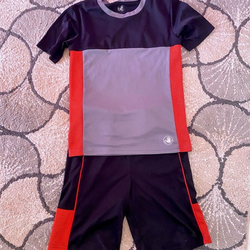 Body Glove Teen Athletic Set T-shirt and Basketball Shorts like new, blue red gray