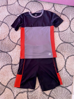 Body Glove Teen Athletic Set T-shirt and Basketball Shorts like new, blue red gray