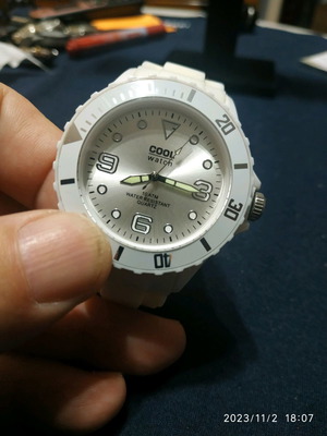 Cool Quartz women's wristwatch used with silicone strap
