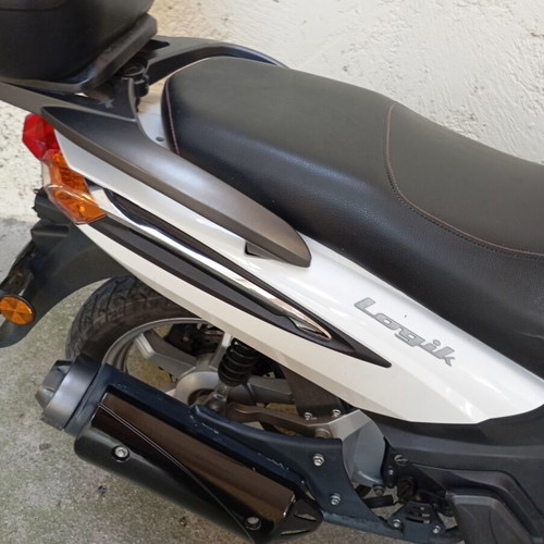 Keeway Logik 125cc scooter like new, 2018, 12,000 km, automatic