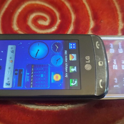 LG GD900 Crystal mobile phone with transparent keyboard