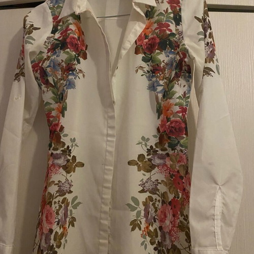 Floral women's shirt size S like new