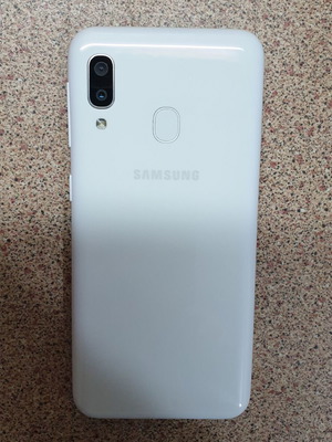Samsung A20e smartphone, white, 32GB, dual SIM, NFC