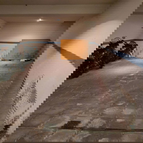 Κλειστό υπόγειο parking αυτοκινήτου 12 μ2 με πόρτα ασφαλείας στη Νέα Σμύρνη