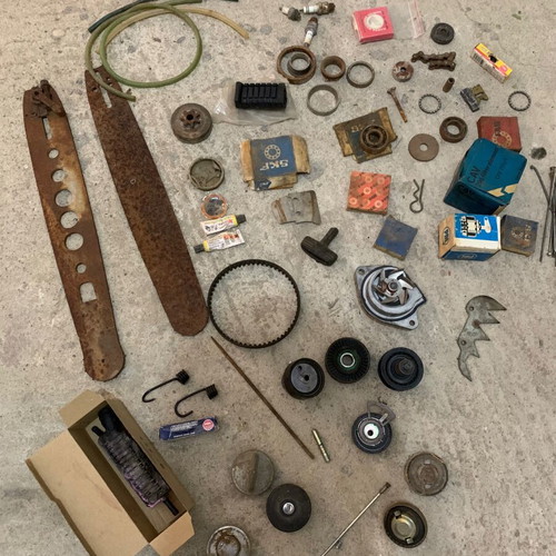 Various old chainsaw and small engine parts used