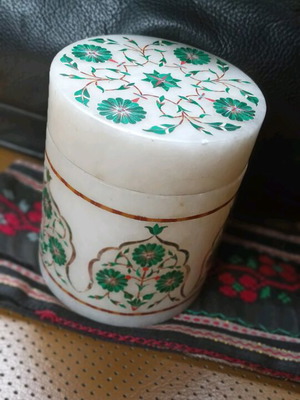 Marble jewelry box used with inlays