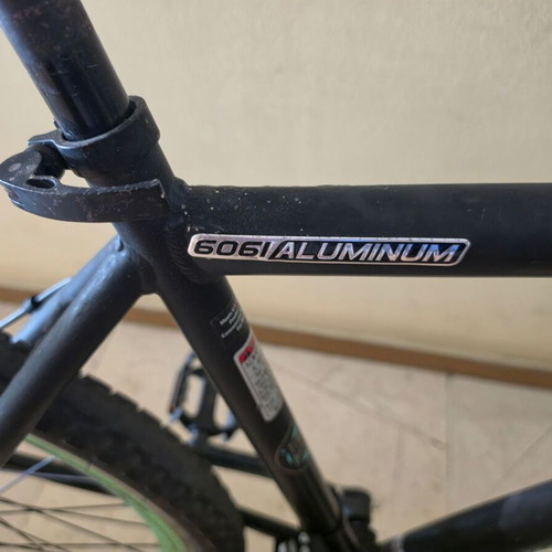 Genesis Mountain Bike Aluminum USA Model, Used, 27" 21 Speed