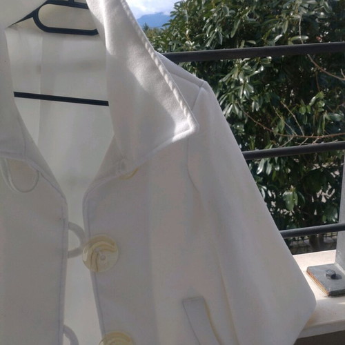 White jacket used, mid-length with 3/4 sleeves, 70% wool