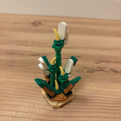 Lego promotional set Micro Peace Lily like new