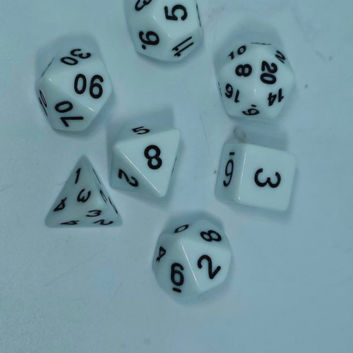 Set of 7 white polyhedral RPG dice like new with fabric pouch