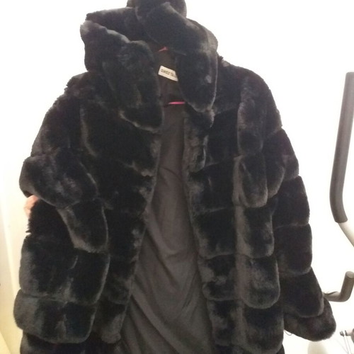 Black fur XL like new