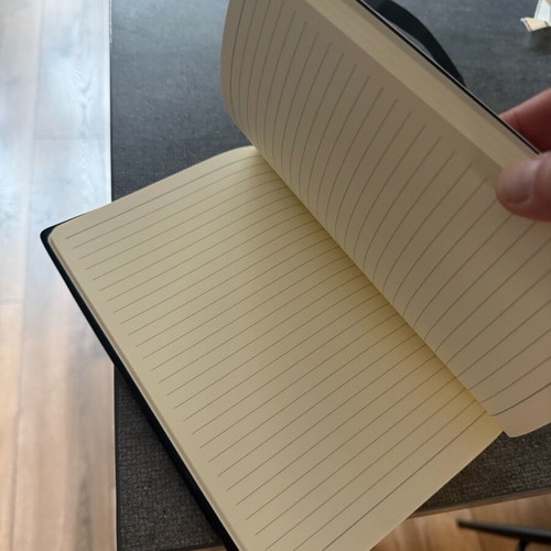 Notebook and two luxury pens set new