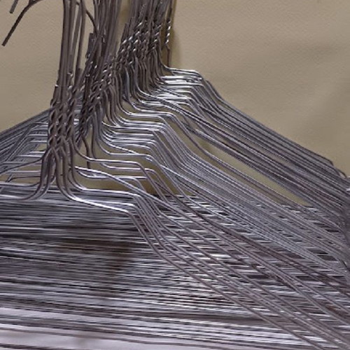 Wire Hangers pack of 100 like new, divided in tens