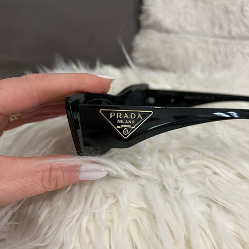 Prada sunglasses black like new