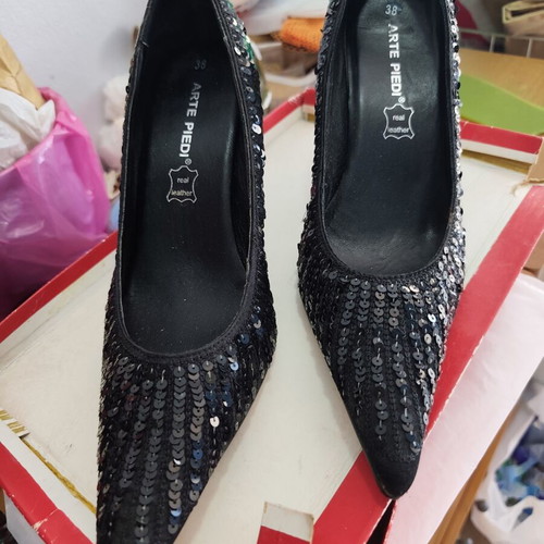 Arte Piedi leather pumps with sequins like new, size 38, black