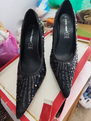 Arte Piedi leather pumps with sequins like new, size 38, black