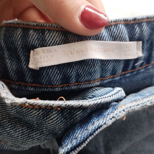 Zara denim mini skirt like new with embroidered roses, size L