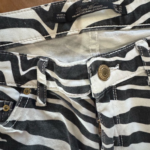 Zara jeans like new, size S, black and white, slim fit