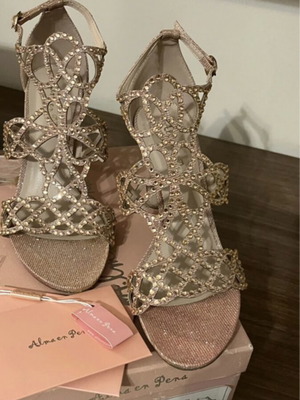 Alma en Pena sandals size 40 like new, rose gold with rhinestones