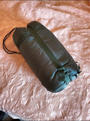 Sleeping Bag Survivor Military like new with carrying case