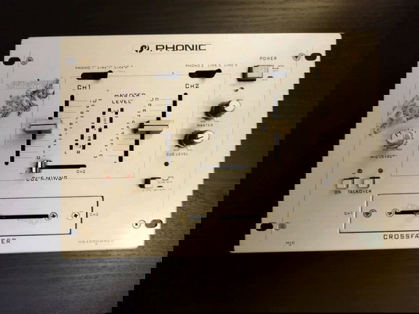 DJ Phonic mixer MX202