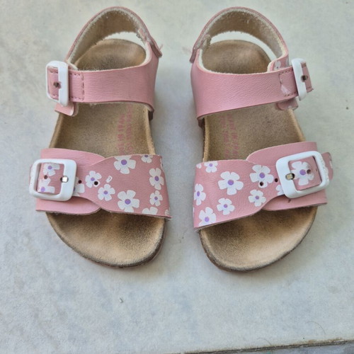 Garvalin sandals size 21 pink with white daisies like new