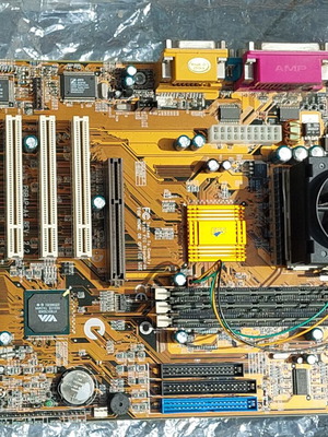 Vindage motherboard with Celeron processor and 3 memories