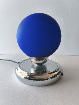 Επιτραπέζιο φωτιστικό κομοδίνου με υδρόγειο σφαίρα σαν καινούργιο