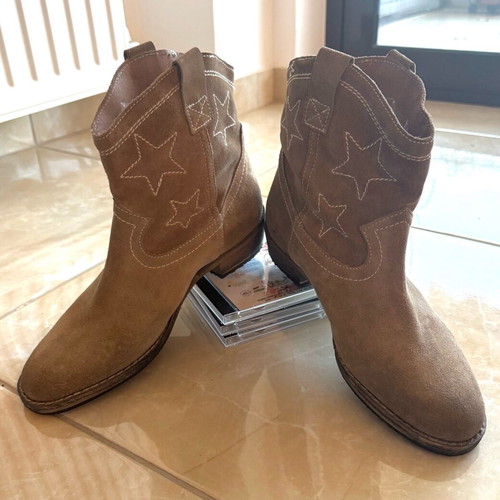 Women’s suede ankle boots size 40 in brown, like new