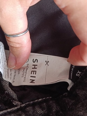 Τζιν σορτς Shein μαύρο καινούργιο, ψηλό μέσο, μέγεθος XS