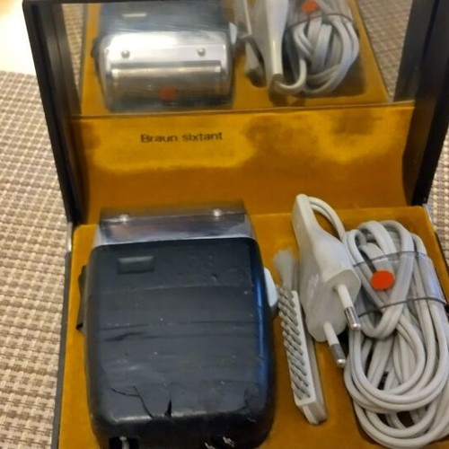 Vintage box with Braun shaver used