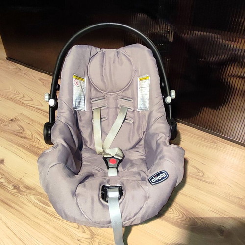 Chicco baby car seat used 0–13kg