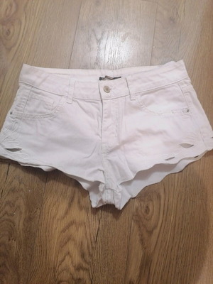 Pull & Bear women's white denim shorts like new, size S