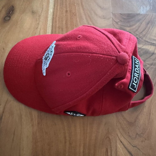 Jordan youth cap like new, size S, red