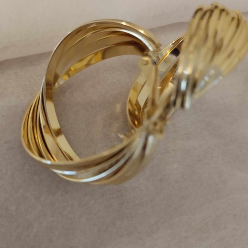 Asymmetric earrings with embossed ridges gold color new