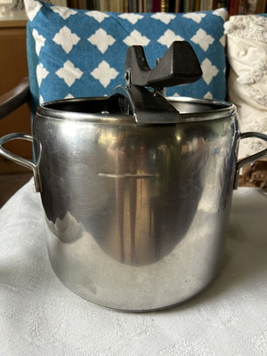 Lagostina pressure cooker used with flexible lid