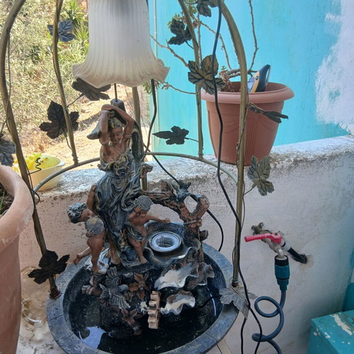Decorative fountain used, works properly
