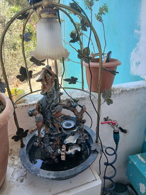 Decorative fountain used, works properly
